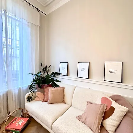 De Luxe A Deux Pas Des Halles, Quai Valliere Apartment *