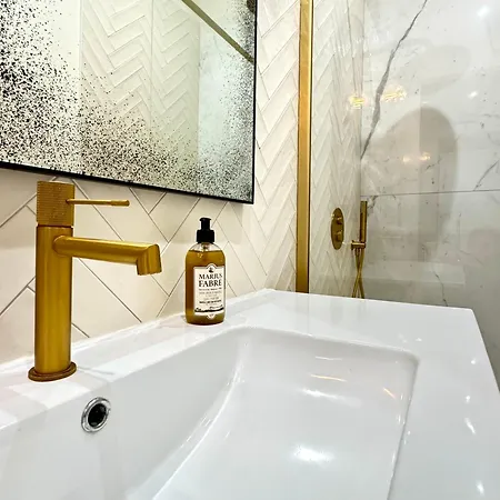 Apartment De Luxe A Deux Pas Des Halles, Quai Valliere *