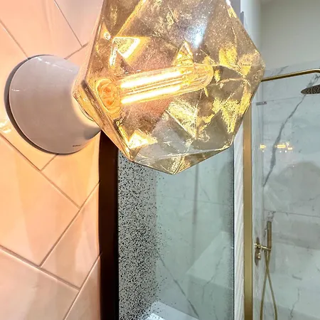 De Luxe A Deux Pas Des Halles, Quai Valliere *